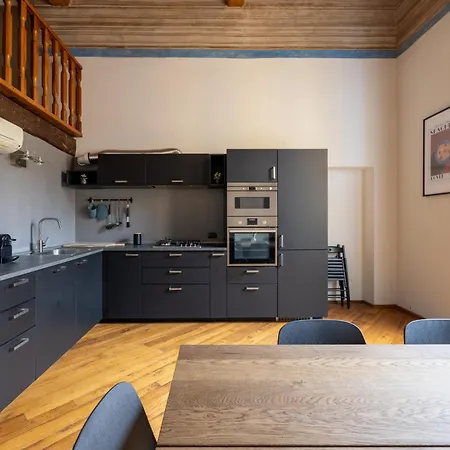 Appartement Dimora De' Poeti - 250 Square Meters Attic With Jacuzzi