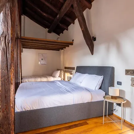 Dimora De' Poeti - 250 Square Meters Attic With Jacuzzi *