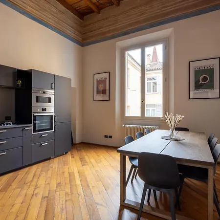 Dimora De' Poeti - 250 Square Meters Attic With Jacuzzi Bologne