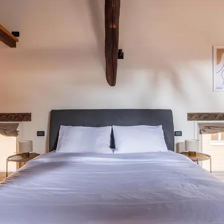 Dimora De' Poeti - 250 Square Meters Attic With Jacuzzi Апартаменты *