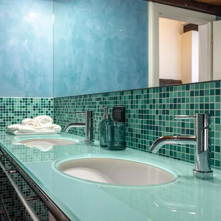 Dimora De' Poeti - 250 Square Meters Attic With Jacuzzi Апартаменты *