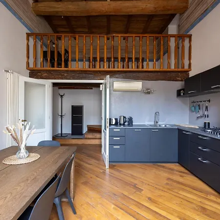 Lägenhet Dimora De' Poeti - 250 Square Meters Attic With Jacuzzi Bologna