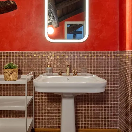 Dimora De' Poeti - 250 Square Meters Attic With Jacuzzi Апартаменты *