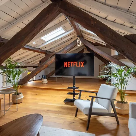 Апартаменты Dimora De' Poeti - 250 Square Meters Attic With Jacuzzi Болонья