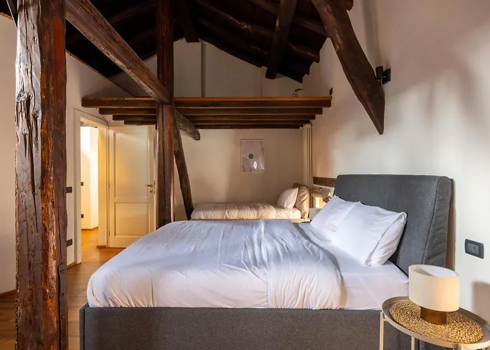 Dimora De' Poeti - 250 Square Meters Attic With Jacuzzi