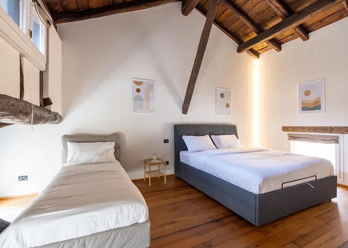 Dimora De' Poeti - 250 Square Meters Attic With Jacuzzi * بولونيا