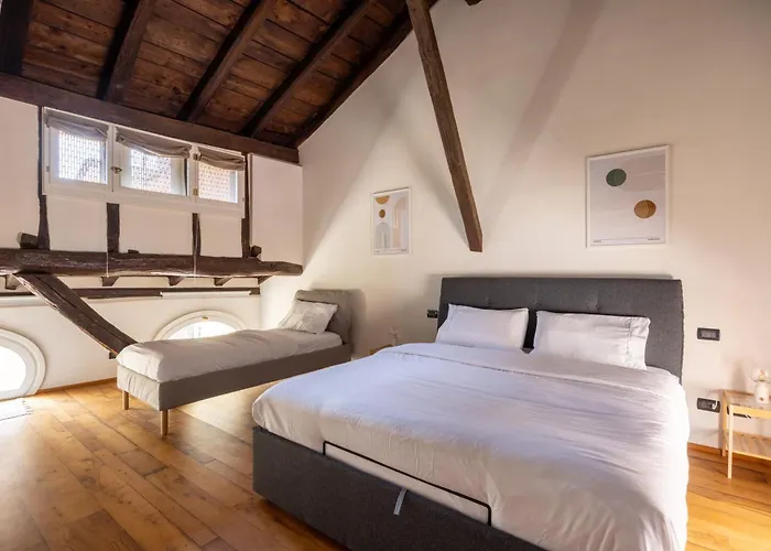 Dimora De' Poeti - 250 Square Meters Attic With Jacuzzi