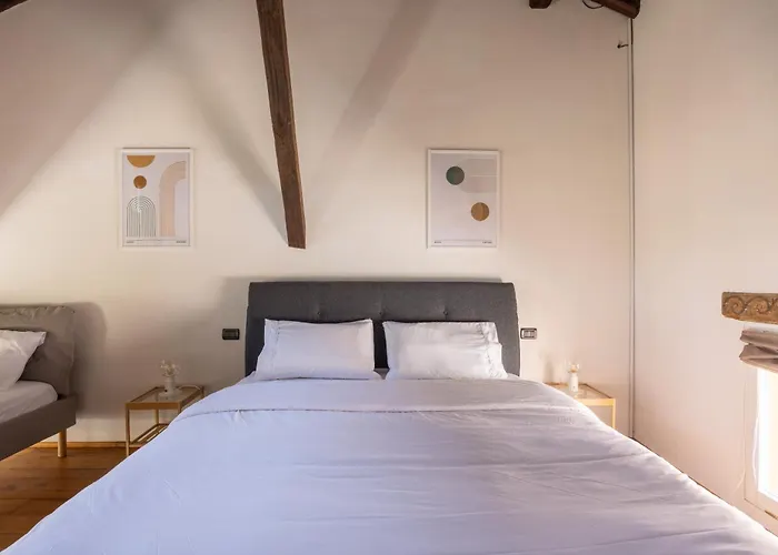 شقة Dimora De' Poeti - 250 Square Meters Attic With Jacuzzi بولونيا