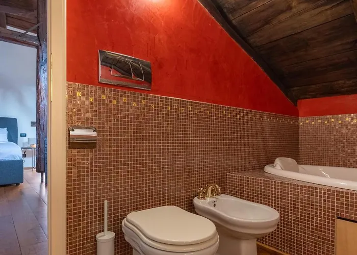 شقة Dimora De' Poeti - 250 Square Meters Attic With Jacuzzi