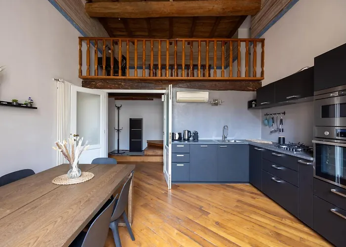 شقة Dimora De' Poeti - 250 Square Meters Attic With Jacuzzi بولونيا