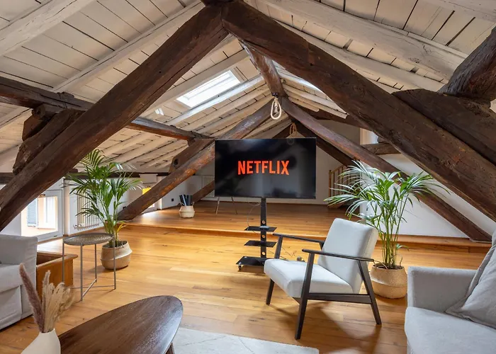 شقة Dimora De' Poeti - 250 Square Meters Attic With Jacuzzi بولونيا