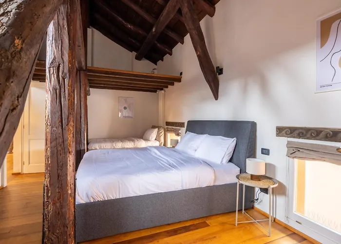 Dimora De' Poeti - 250 Square Meters Attic With Jacuzzi *