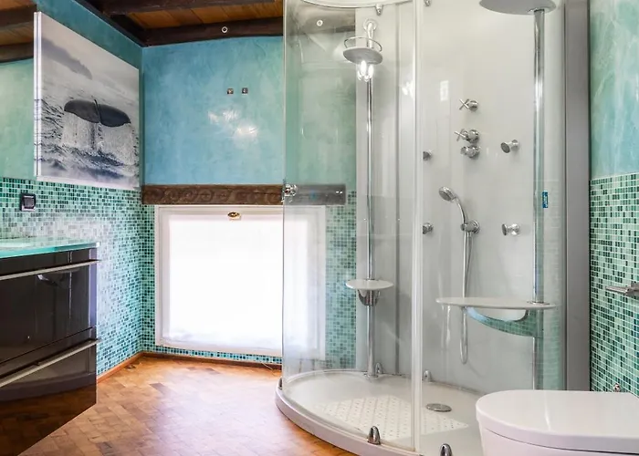 شقة Dimora De' Poeti - 250 Square Meters Attic With Jacuzzi بولونيا