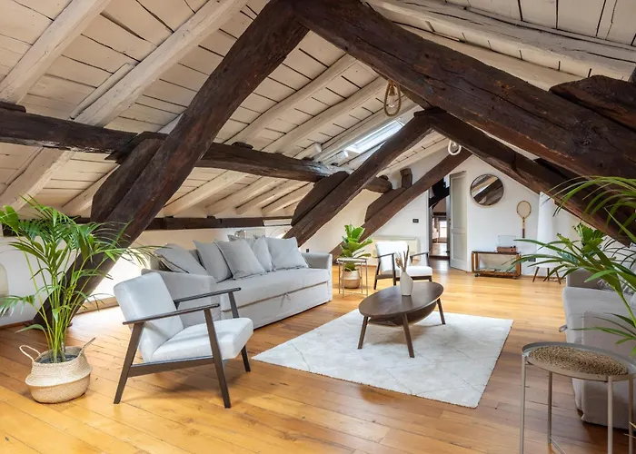 Apartment Dimora De' Poeti - 250 Square Meters Attic With Jacuzzi