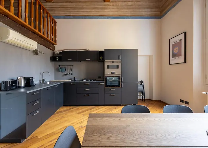 Apartment Dimora De' Poeti - 250 Square Meters Attic With Jacuzzi