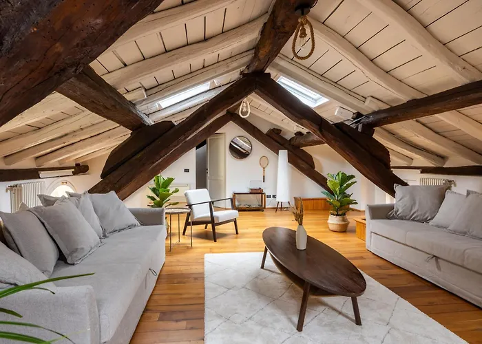 Apartment Dimora De' Poeti - 250 Square Meters Attic With Jacuzzi Bologna