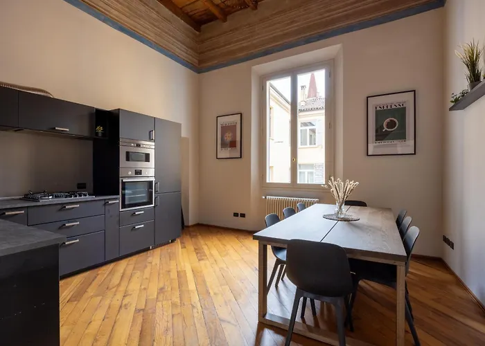 Dimora De' Poeti - 250 Square Meters Attic With Jacuzzi Bologna