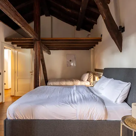 Dimora De' Poeti - 250 Square Meters Attic With Jacuzzi