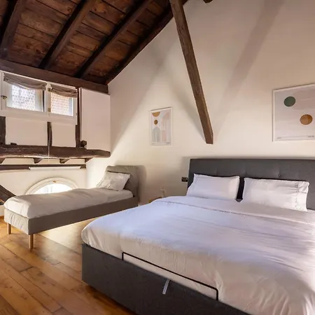 Dimora De' Poeti - 250 Square Meters Attic With Jacuzzi