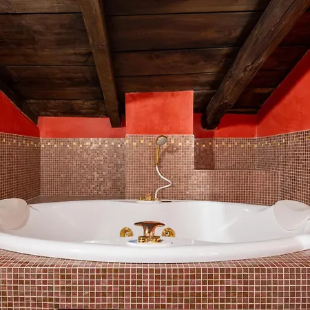 Dimora De' Poeti - 250 Square Meters Attic With Jacuzzi